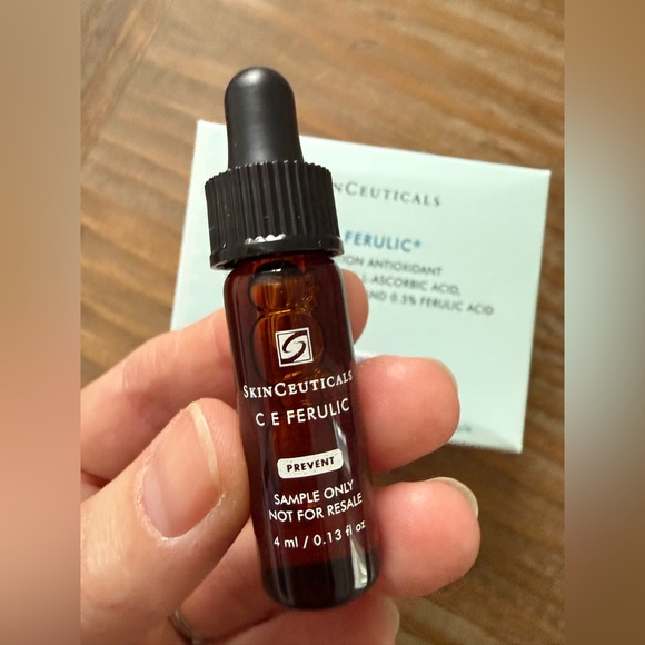 SkinCeuticals C E Ferulic 15% l-ascorbic acid (sample pack of 10 X 4ml VIALS) - Picture 2 of 3
